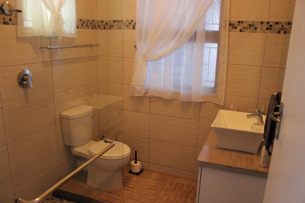 Smuts Ave. Guest Rooms Германус Екстер'єр фото